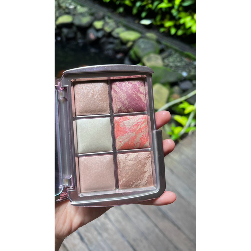 Preloved makeup second. Hourglass Ambient Lighting Vol 4 Face Palette bronzer powder highlighter blu