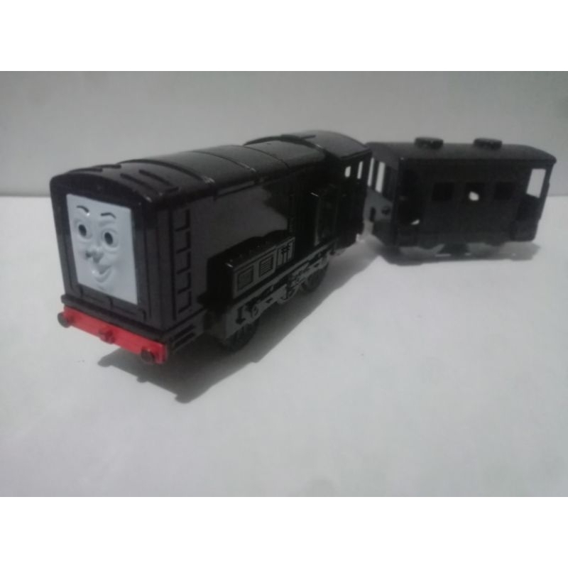 kereta thomas and friends diesel hitam elektrik on ori tomy