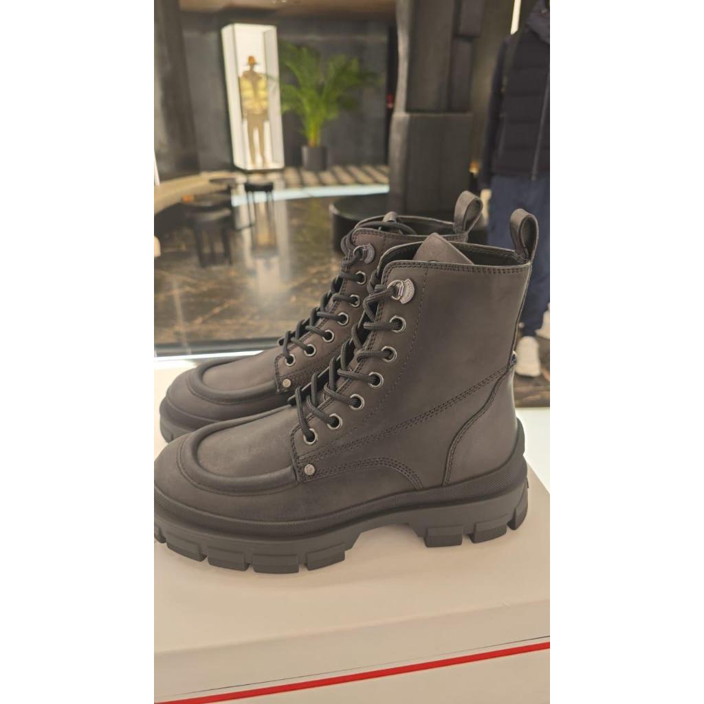 PRELOVED Sepatu Moncler hevea boots