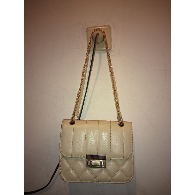preloved tas wanita rantai warna cream