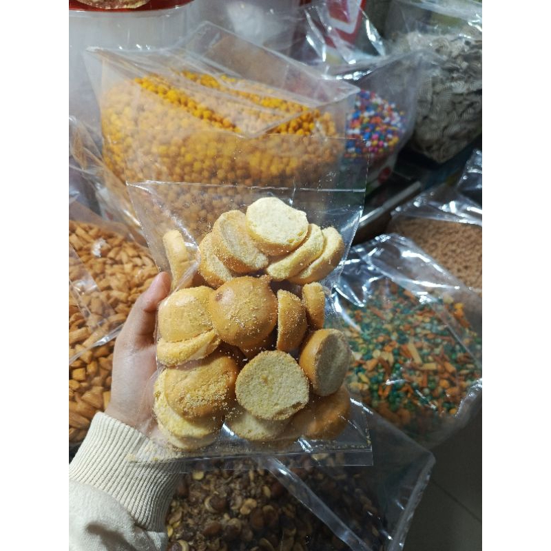 

BAGELAN BULAT (HELLEN BASSA)