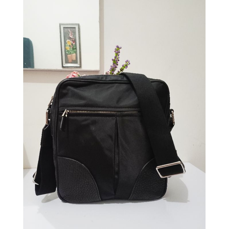 Oroton Sling Bag Pria Authentic Like New