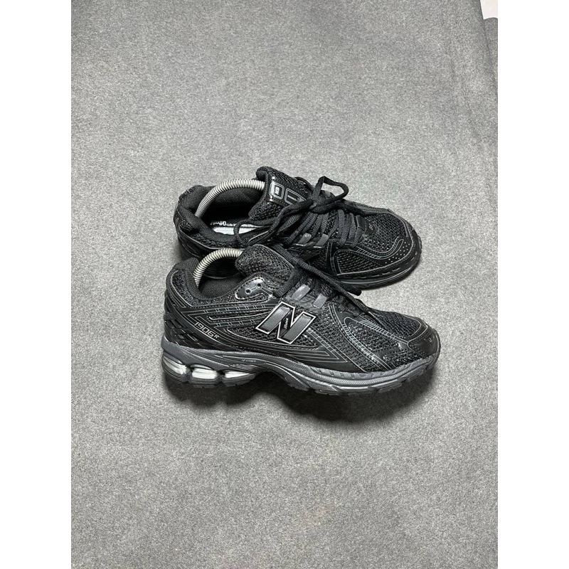 NB 1906R Black Metallic