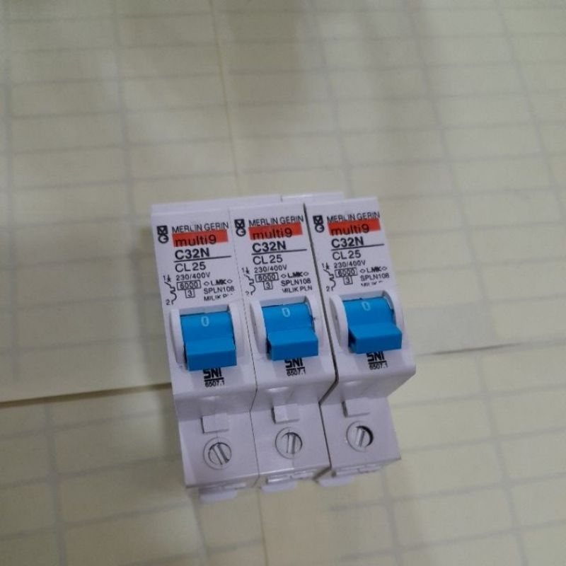 mcb merlin gerin biru 25A