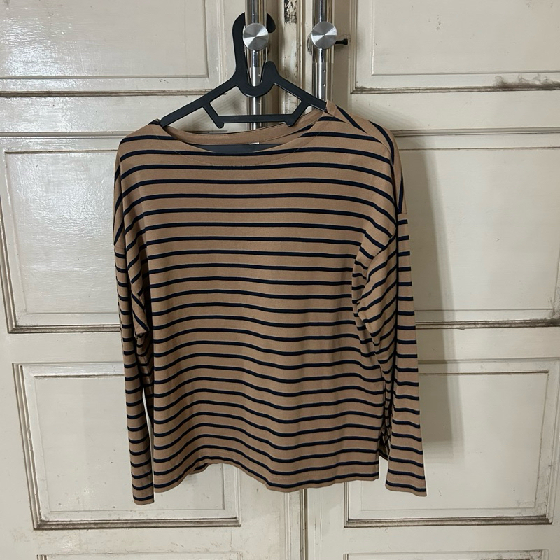 Uniqlo long sleeve t-shirt