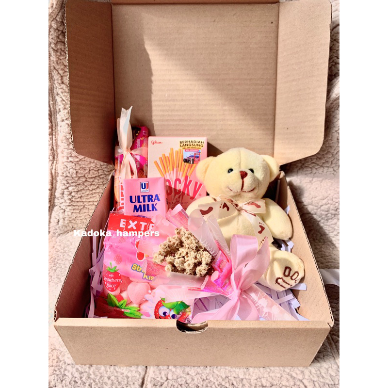 Kado Valentine Box [boneka bear, bucket mini, cokelat silverqueen, pocky, ultramilk, yupi]