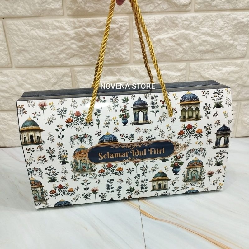

BOX LEBARAN MUAT 3 TOPLES JAR TABUNG-KOTAK DUS HAMPERS IDUL FITRI