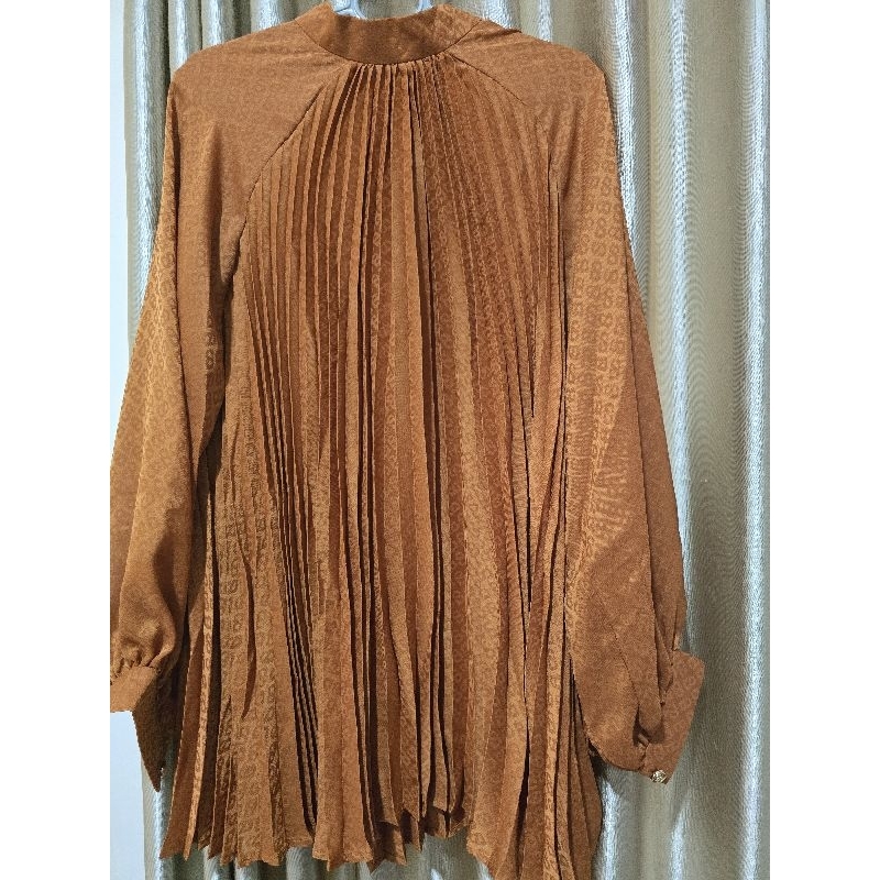 BUTTONSCARVES MONOGRAM PLEATED SHIRT NEW