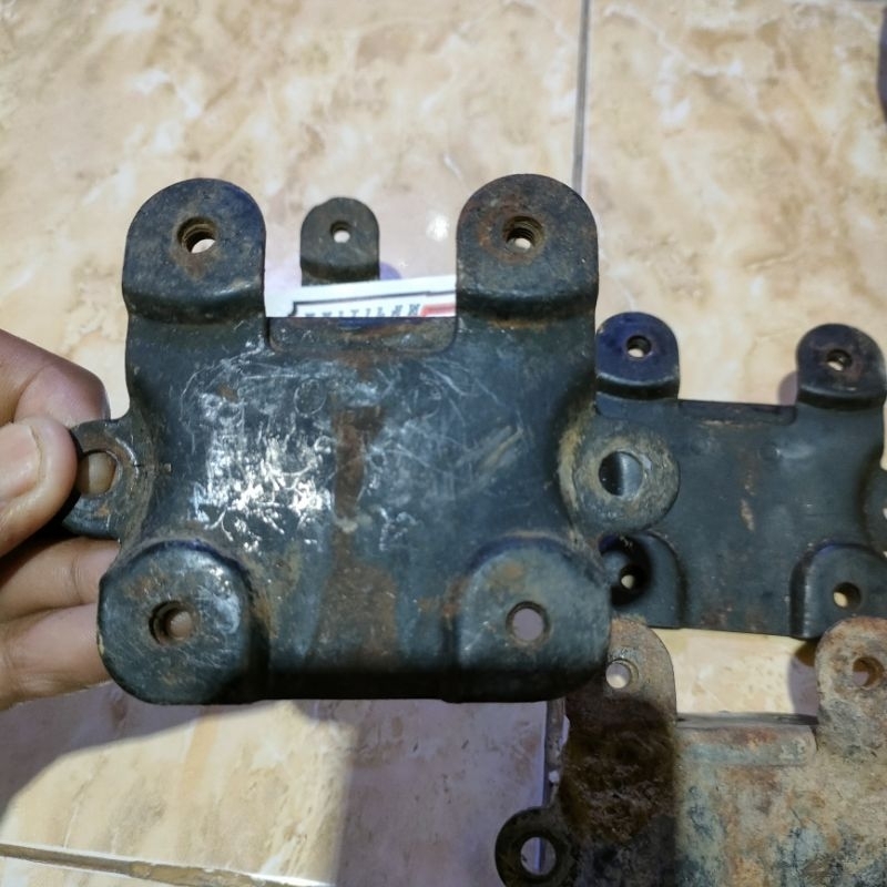 dudukan slebor depan yamaha yt115