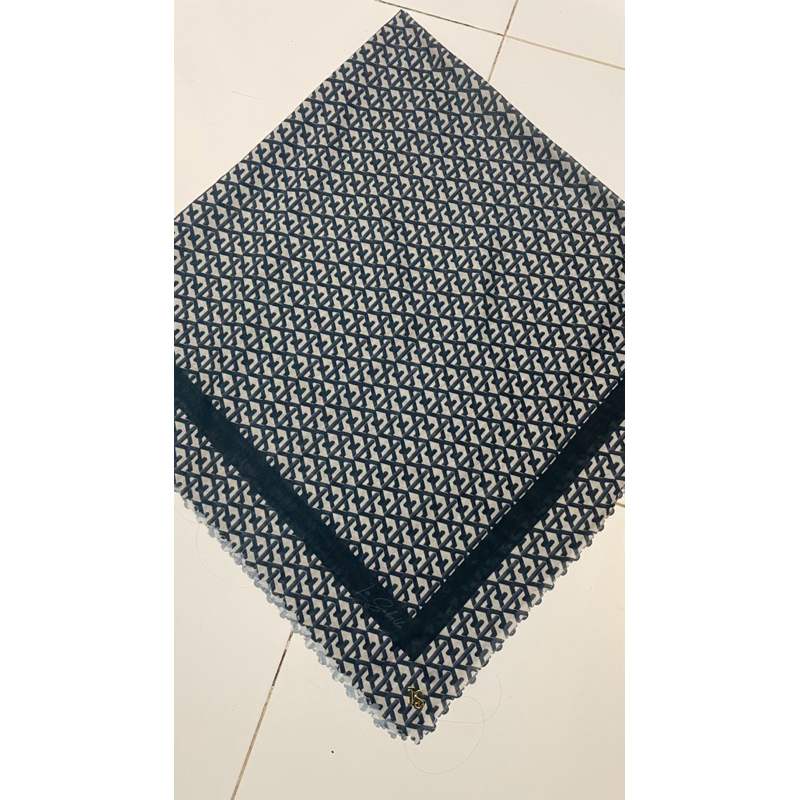 LASABELLE SCRAF PRELOVED LIKE NEW