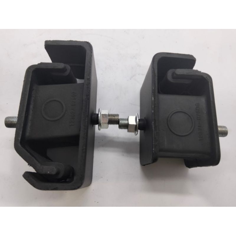Dudukan mesin/ Engine mounting Daihatsu Hijet 1000/S.75