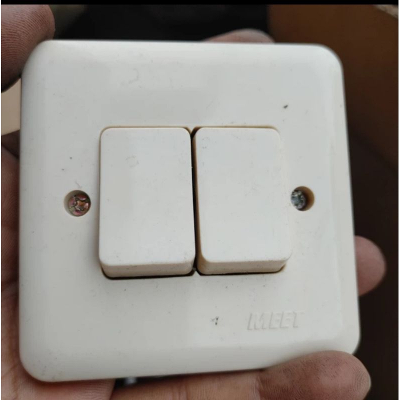 saklar lampu inbow dobel MEET