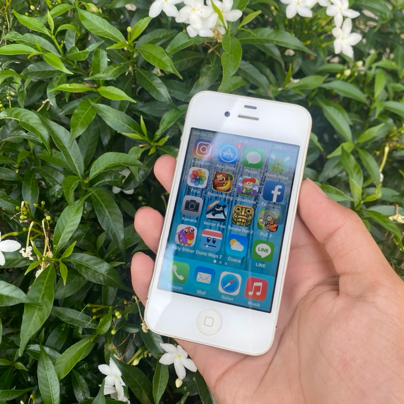 iPhone 4G ( 8GB Ex-IBox ) JailBreak Full Apps