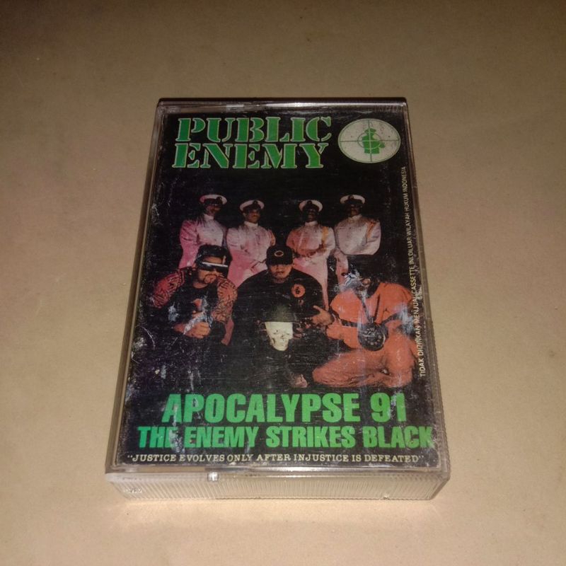 Kaset Public Enemy Apocalypse 91 The Enemy Strikes Black
