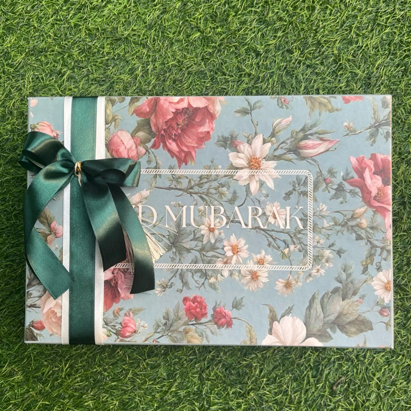 

box hampers include pita size besar