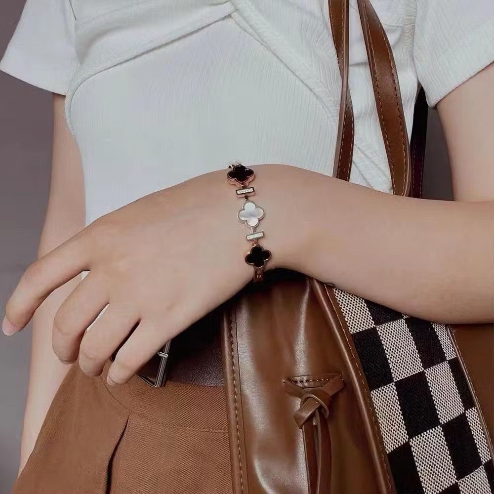 Circle Charms -  Gelang Bangle Clover 3 BlackWhite