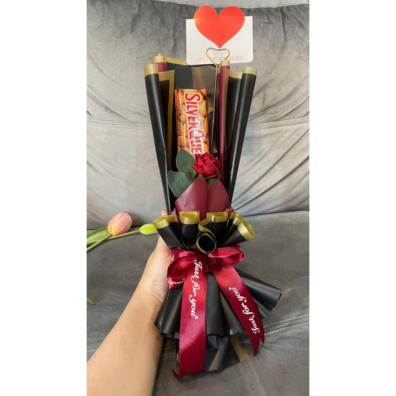 

Buket Valentine Hitam Maroon
