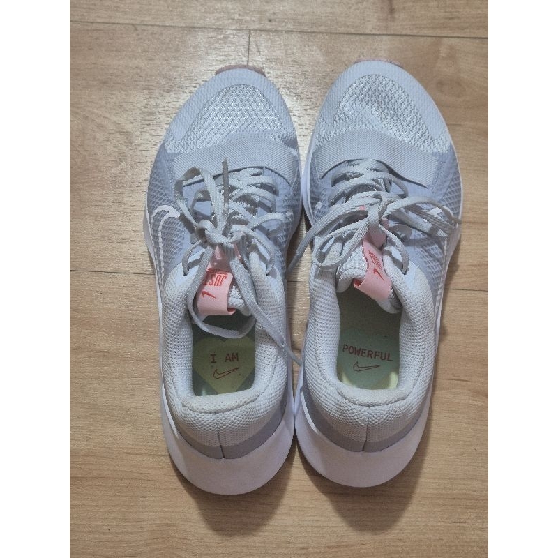 Preloved Sepatu Nike Abu-abu 35.5 / 22cm