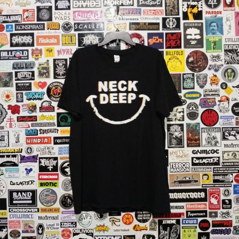 Kaos Tshirt NECK DEEP - Smile (Official) - Used