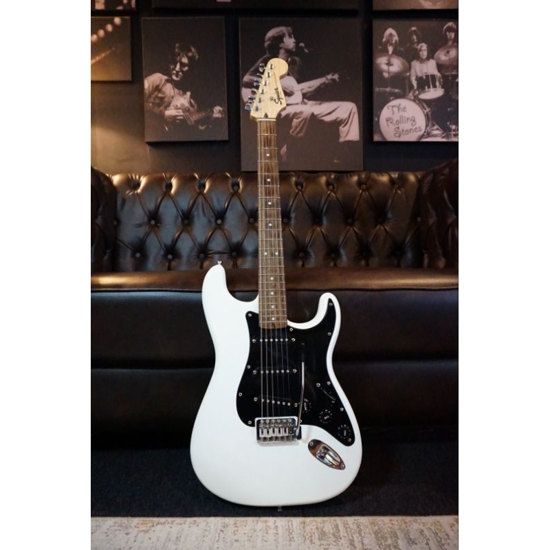 Squier FSR Sonic Stratocaster Crafted in Indonesia Mulus