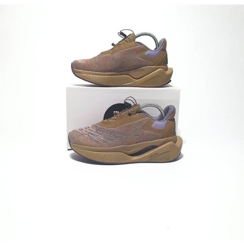 NB FuelCell X Stone Island Tokyo Design Studio sepatu keren