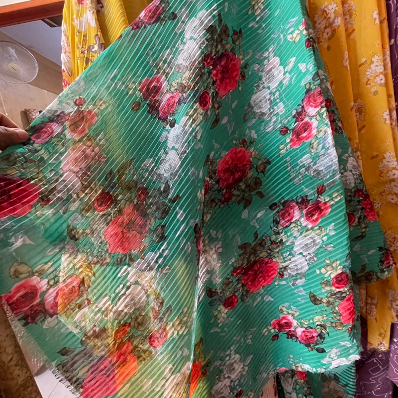 Kain plisket ceruty - Kain ceruty plisket - Kain Plisket kembang - Kain plisket motif - Kain plisket