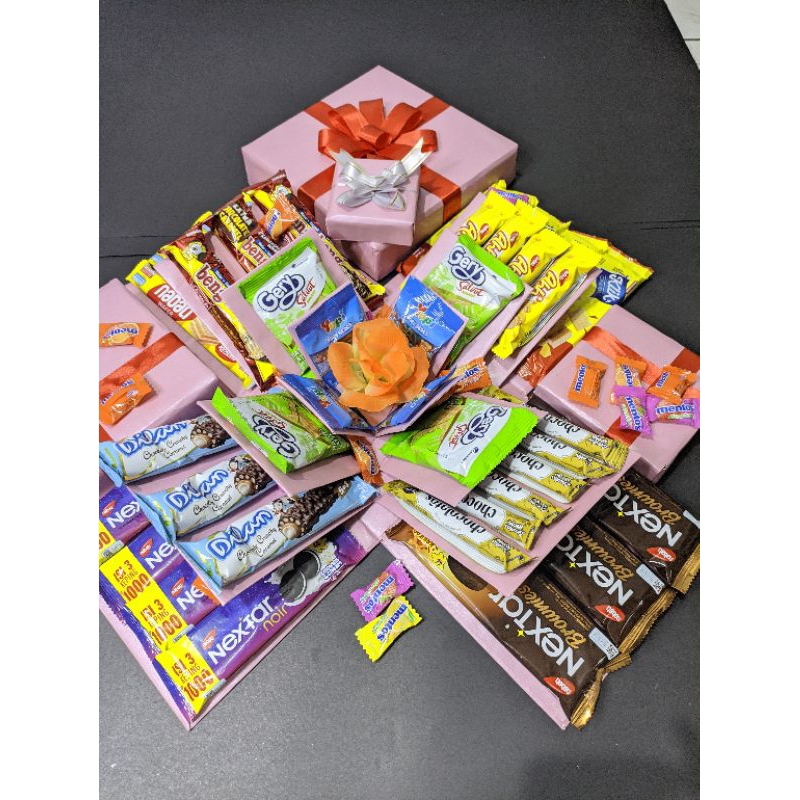 

hampers snack ulang tahun valentine anniversary hadiah untuk anak pasangan teman unik dan estetik