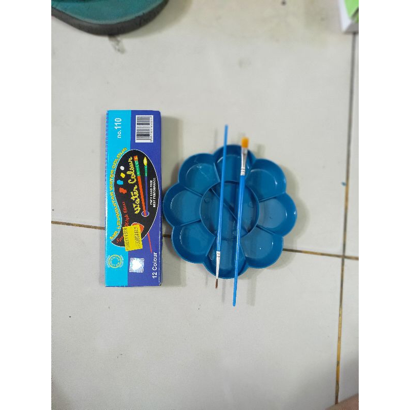 

Satu set perlengkapan Cat kuas