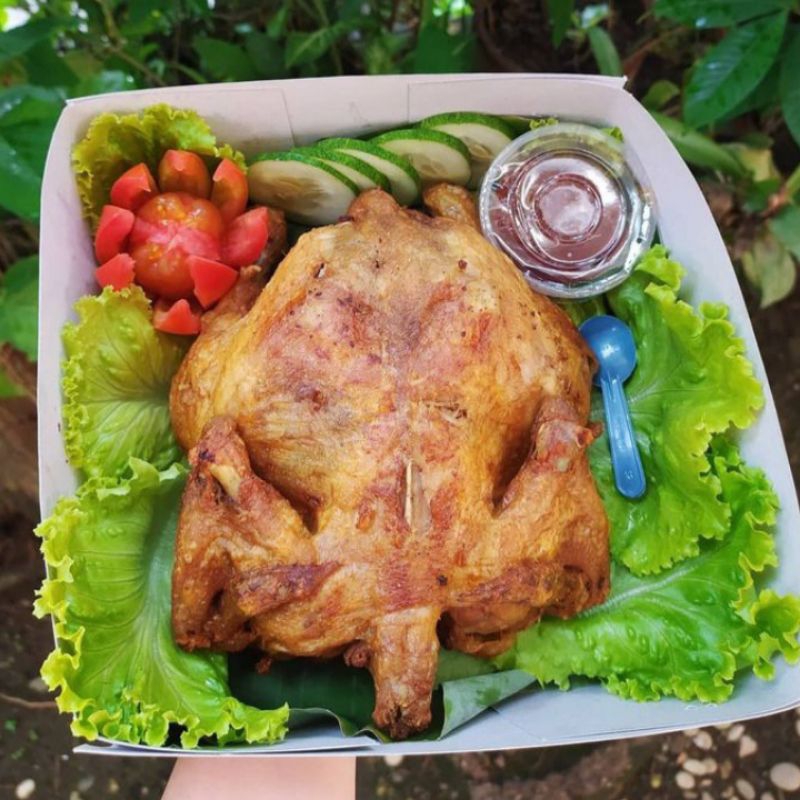 

AYAM GORENG SATU EKOR UTUH | LENGKAP SAMBAL DAN LALAPAN