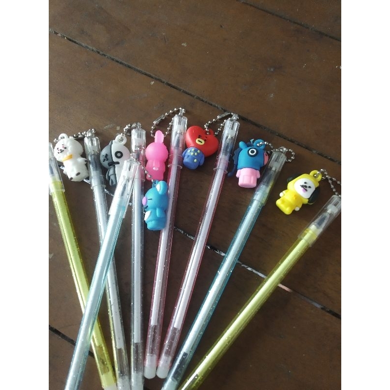 

1 pcs (ecer) pulpen gantungan BT21)/karakter boneka