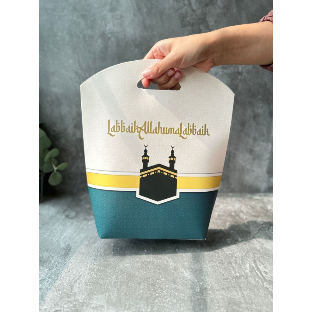 

(10pcs) Paperpouch Haji Kemasan Oleh-Oleh Umrah Box Tenteng Souvenir Haji Size 24x27x7cm