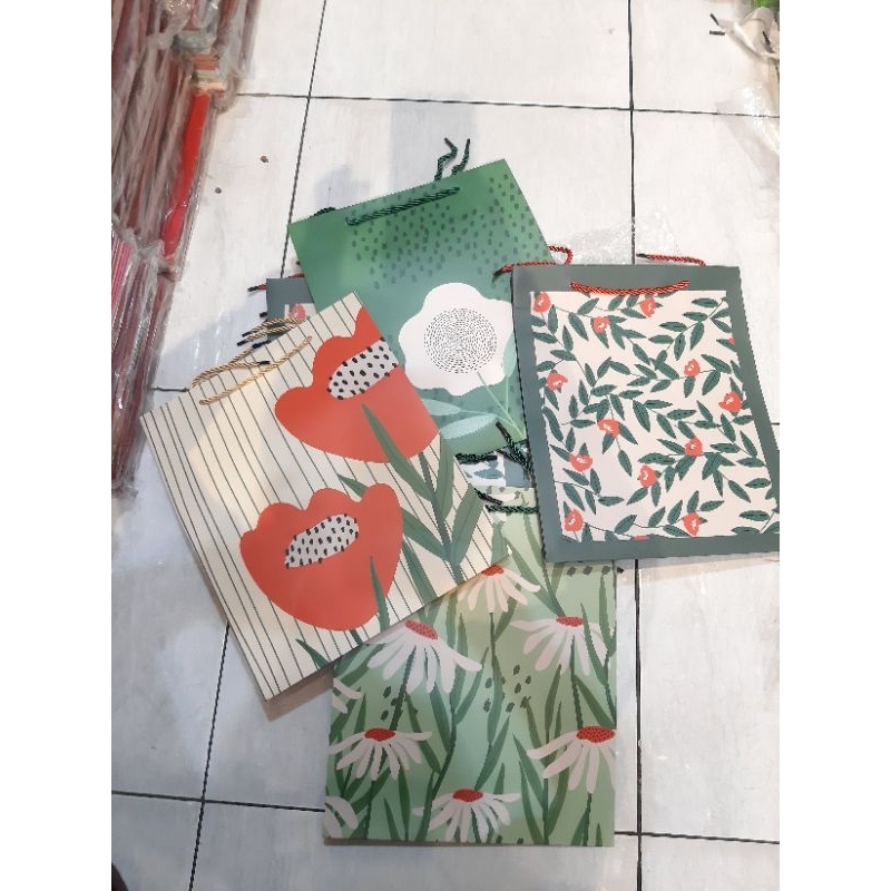 

Paperbag Tali Ukuran L / Paperbag Ukuran L Tali Harga Per 1 Lsn