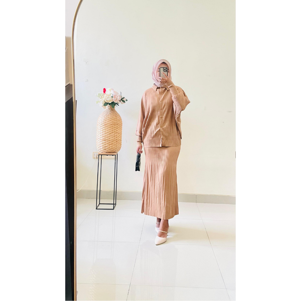 Kalola | Setelan Rok Wanita Lengan Batwing Semi Plisket
