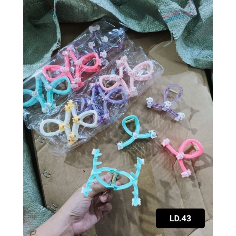 

Jepit silang motif sanrio uk sedang 1pcs