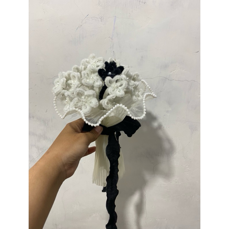 Pipe cleaner bouquet