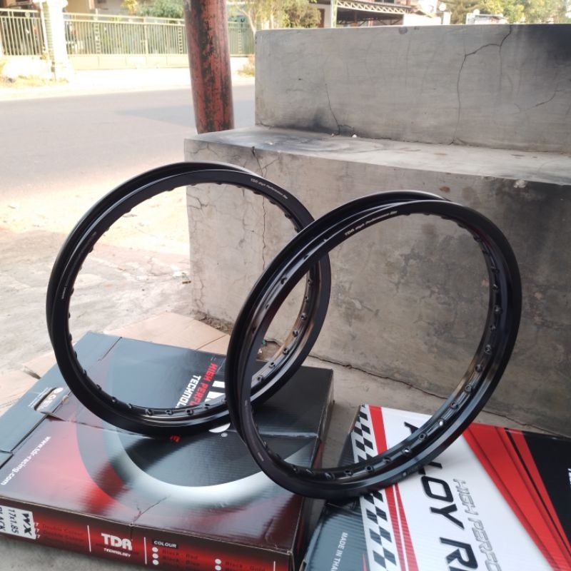 Velg Wshape Velg tdr ring 17 Ukuran 165 185 Set depan belakang Warna Hitam