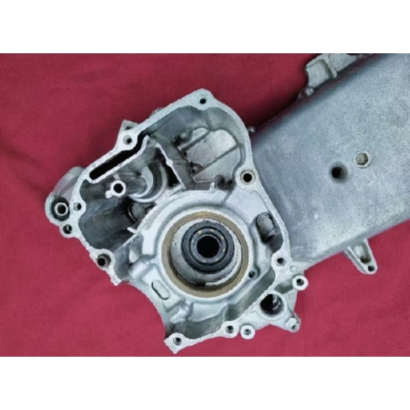 kalter crankease rengkes krengkes (kiri) Honda beat karbu/scupi karbu kode KVY cabutan original