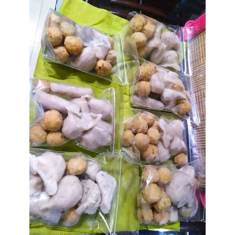 

Pempek ikan Tenggiri Asli 10pcs(campur)
