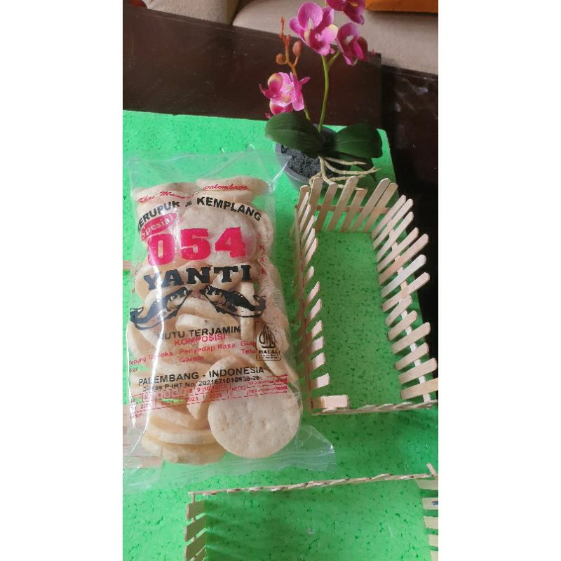 

Kerupuk Palembang Asli Ikan Tenggiri varian kemplang kancing 200 gr