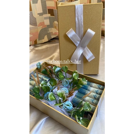 Money Box flower (500k (50k) Speciment 10 lembar). with artificial flowers (cek deskripsi)
