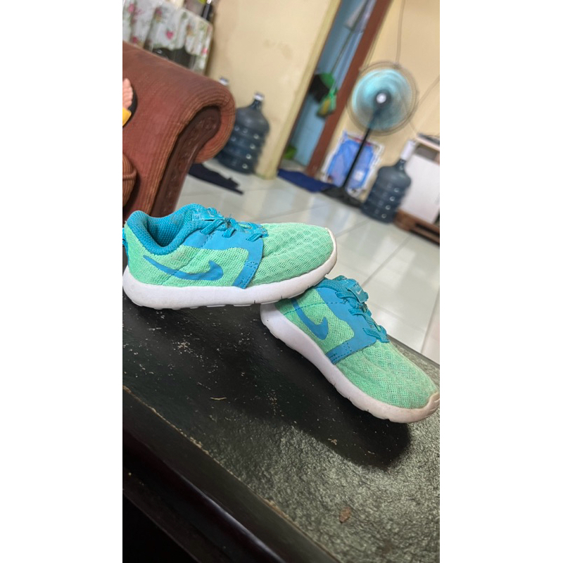 preloved sendal & sepatu nike