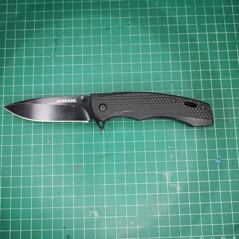 Schrade Black pocket knife with liner lock model SCHCOM7