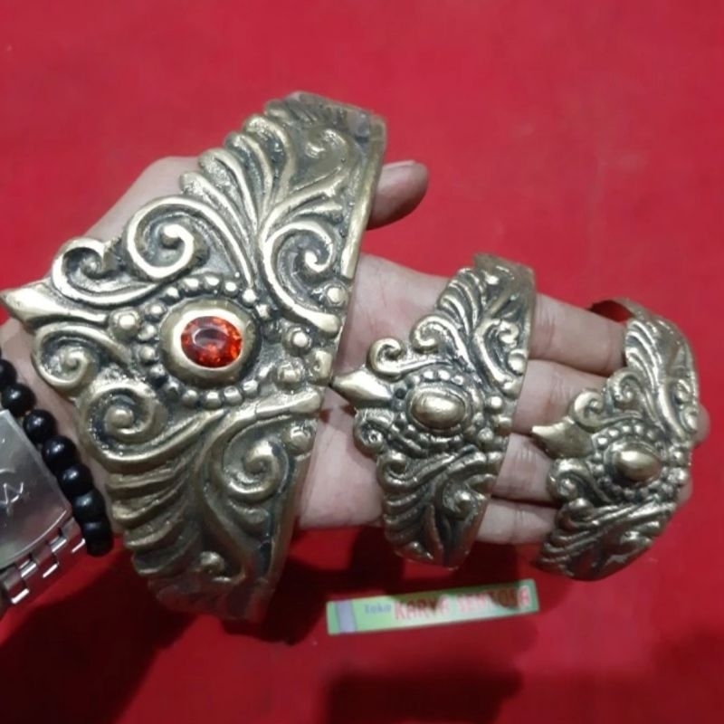 mahkota raja kuningan mahkota patih kuningan plus gelang