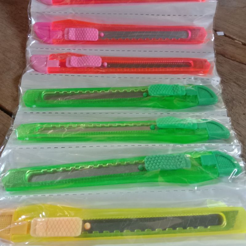 

Cutter kecil/mini