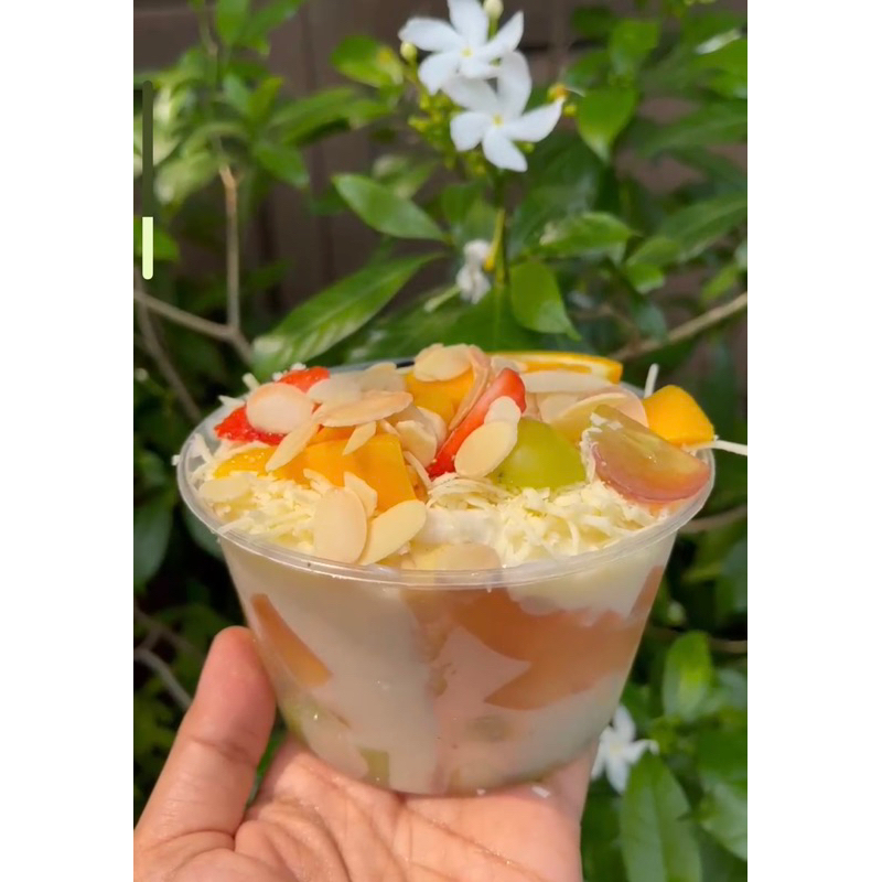 

SALAD BUAH DENGAN TOPPING ALMOND/ FRUID SALAD