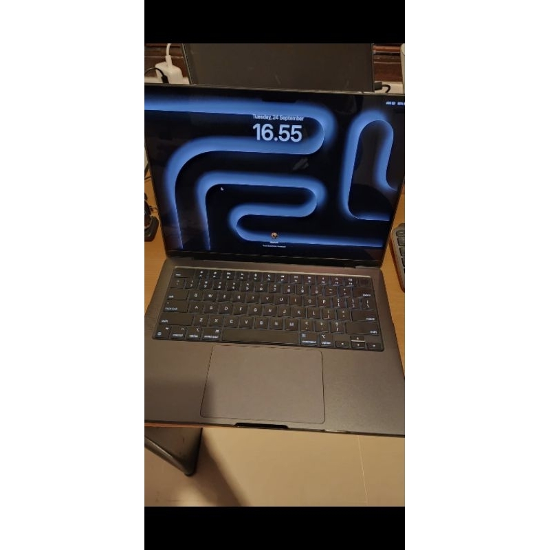 Macbook pro m3 pro 14 inch16 gb ram512 gb