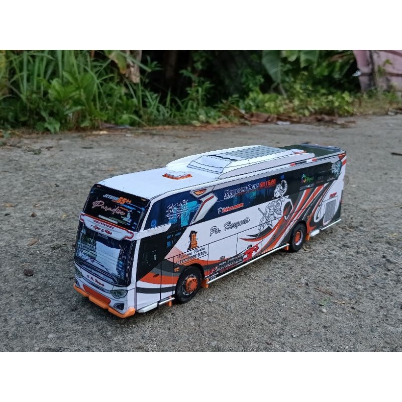 PAPERCRAFT BUS PO HARYANTO "PARADISE INSIDER"