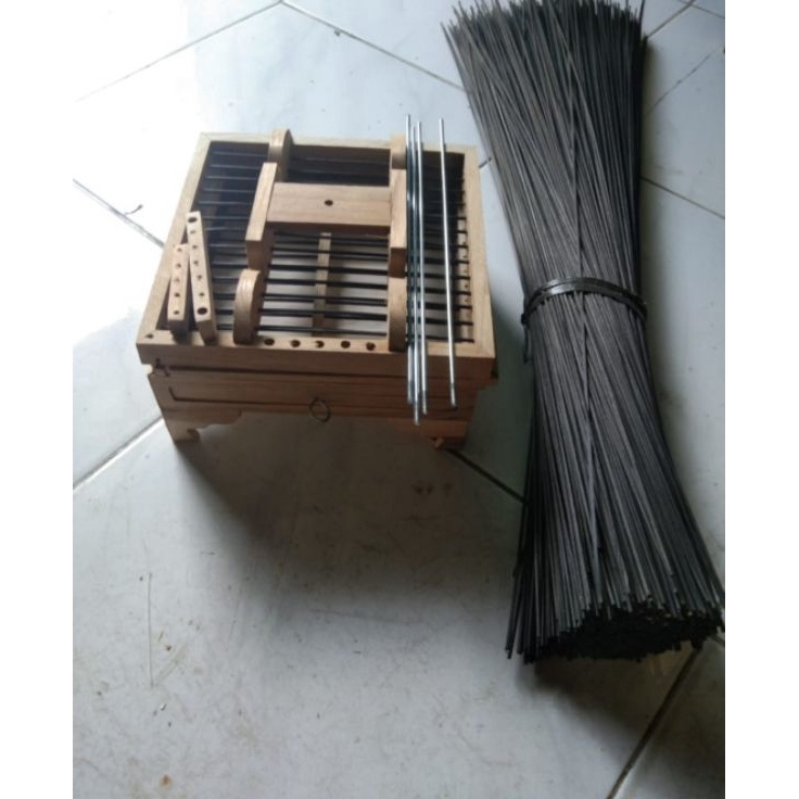 Gratis Garansi  Sangkar Burung Mini Ambrukan Tiang besi