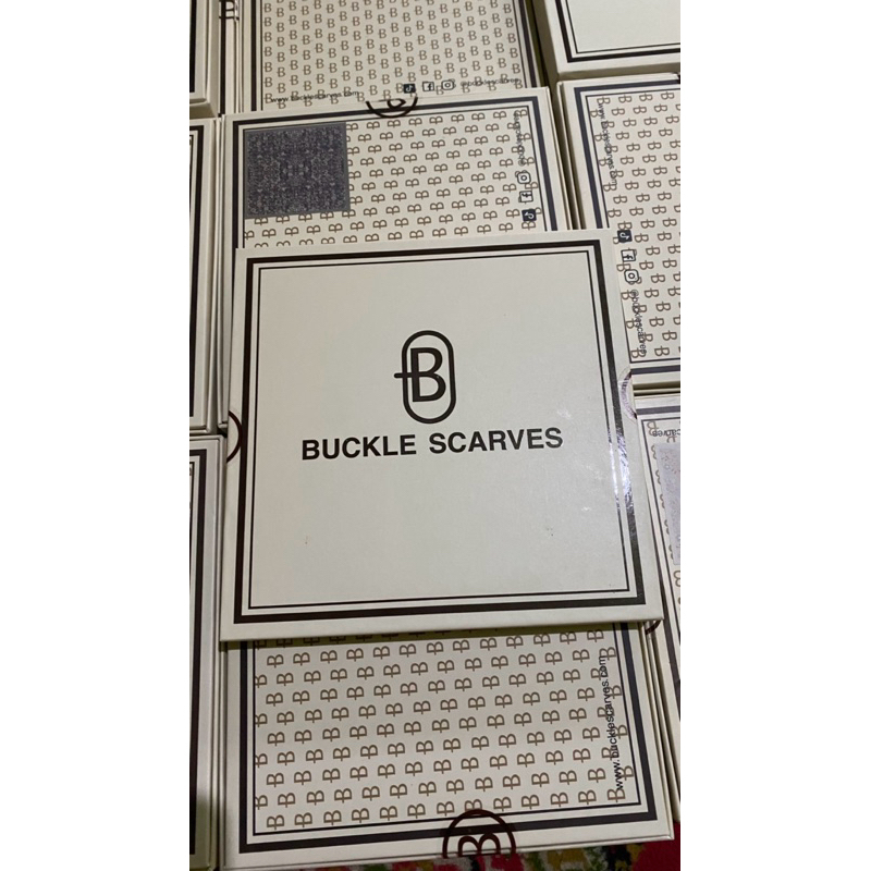 BUCKLE SCARVES BOX