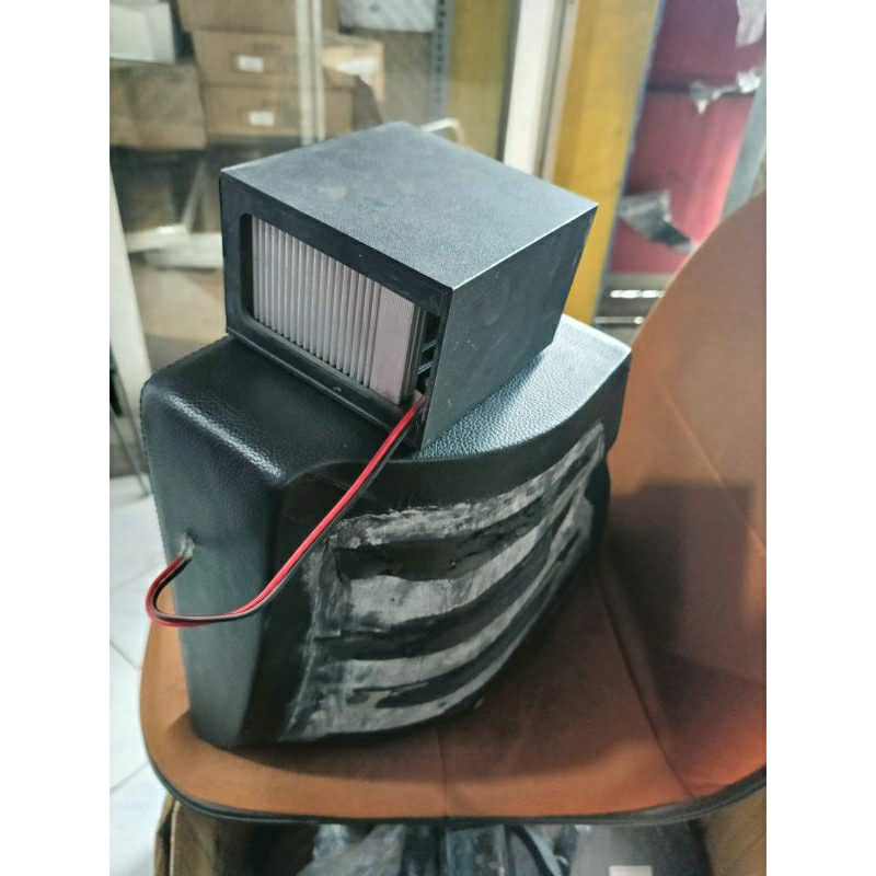 Subwoofer aktif CELLO OEM khusus INNOVA REBORN (Bekas normal)